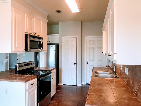 4th image of 30240 Daffodil Dr