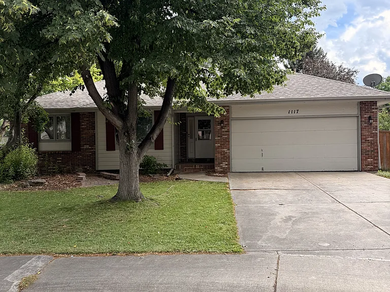 1117 Red Oak Ct — Photo 1