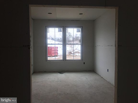 3rd image of 113 Amberfield