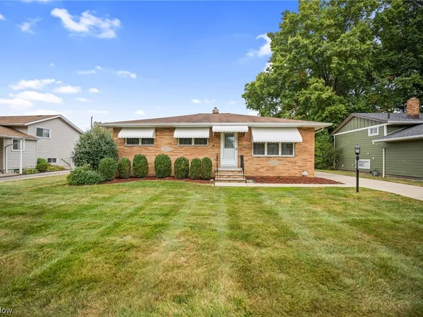 5838 Sweet Birch Dr, Bedford Heights, OH 44146