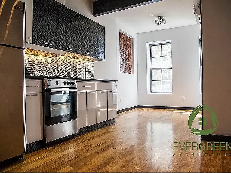 957 Kent Ave #3 — Photo 1