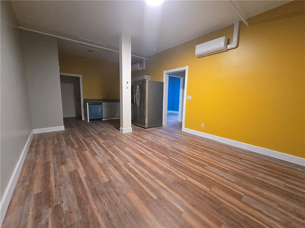 2 bed, 1.0 bath, 11232 sqft, $1,500 — Photo 3