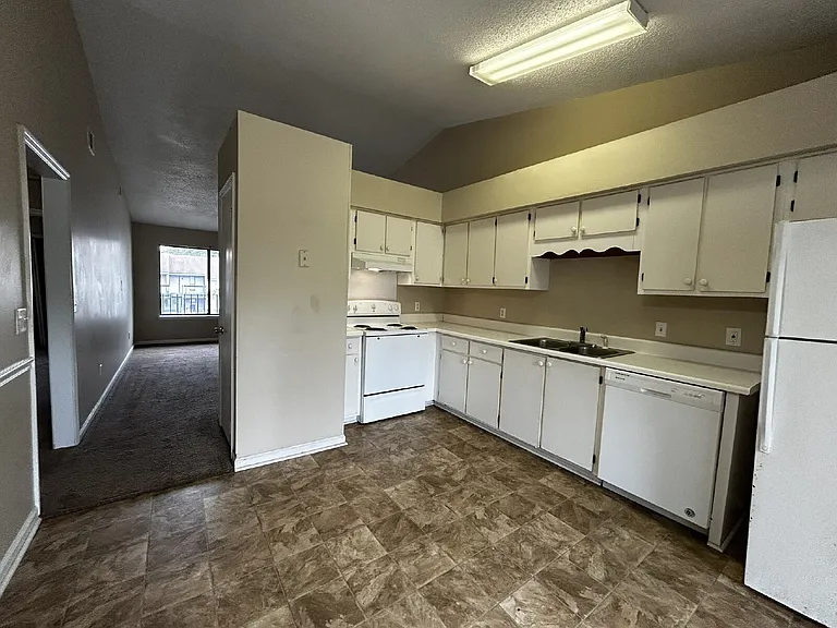 910 Brett Dr #16 — Photo 6