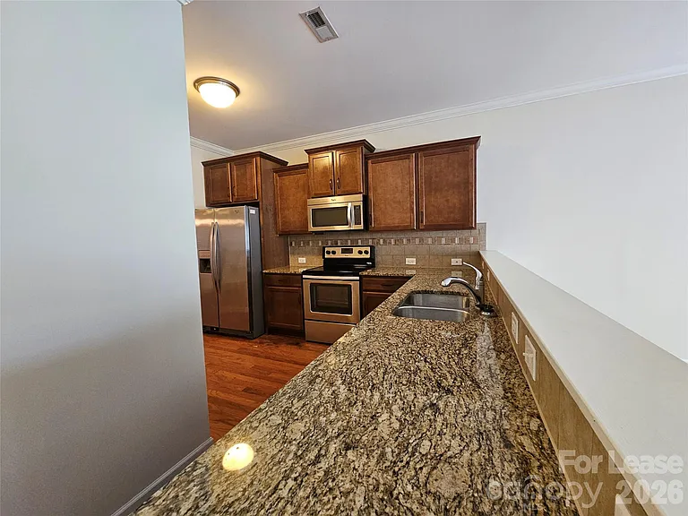 2824 Hopeton Ct — Photo 3