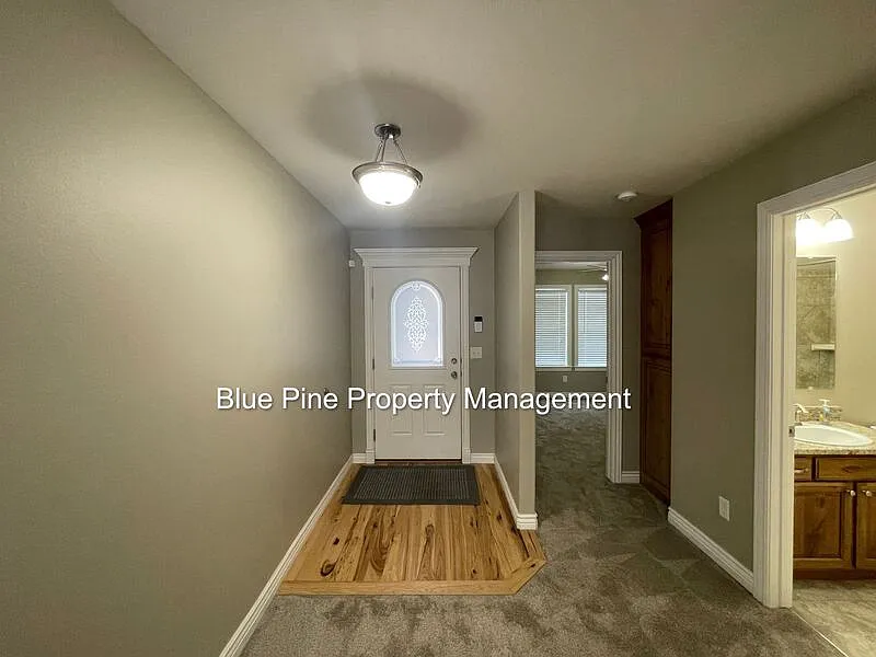 5 bed, 3.0 bath, 3108 sqft, $2,500 — Photo 3