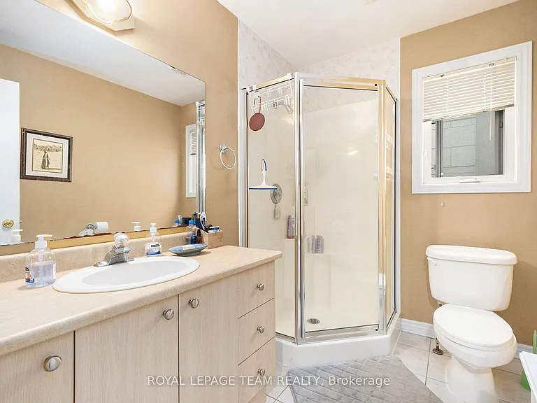 121 Drummond St — Photo 7