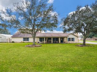 419 Western Acres Dr, El Campo, TX 77437