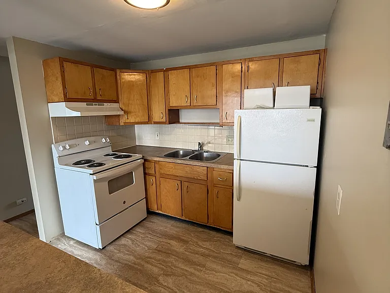 564 S Transit St #4 — Photo 2