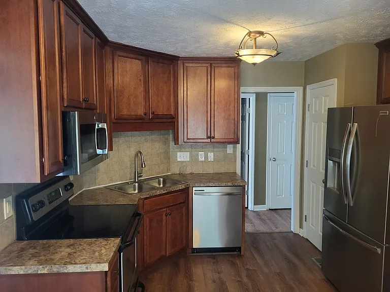 260 Chestnut Dr — Photo 12