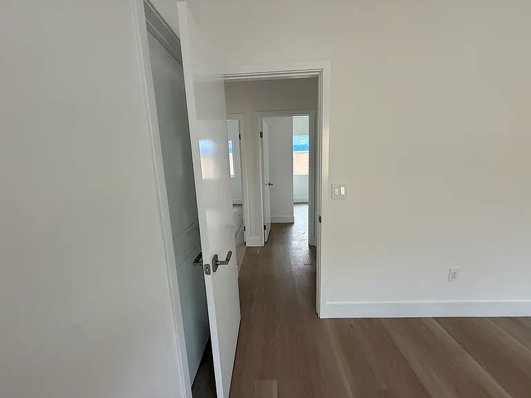 612 1/2 Sylvan St S — Photo 8