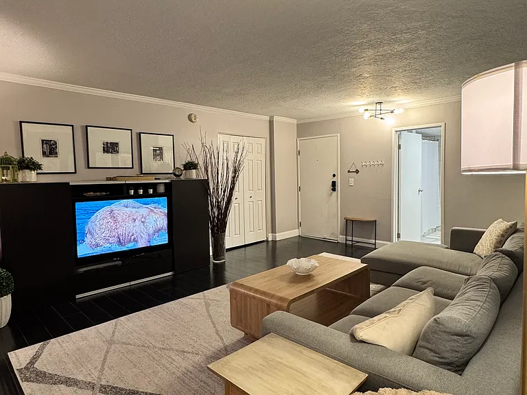 245 N Vine St #407 — Photo 11