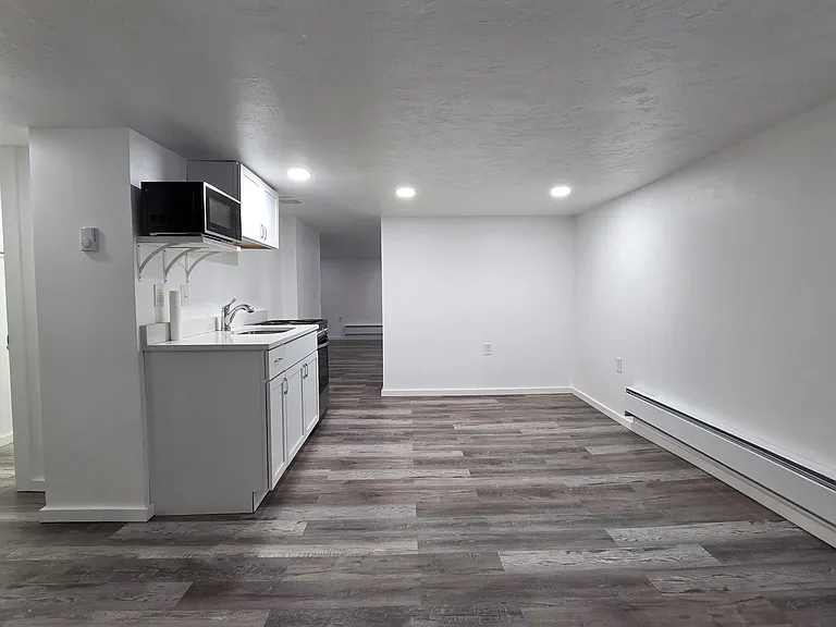621-623 Lincoln Ave #1 — Photo 2