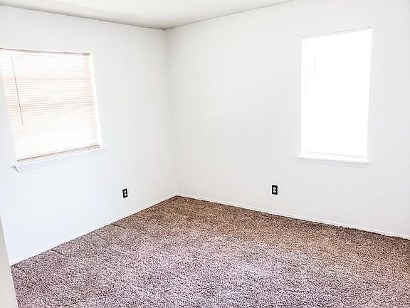 5th image of 208 Lura Ln