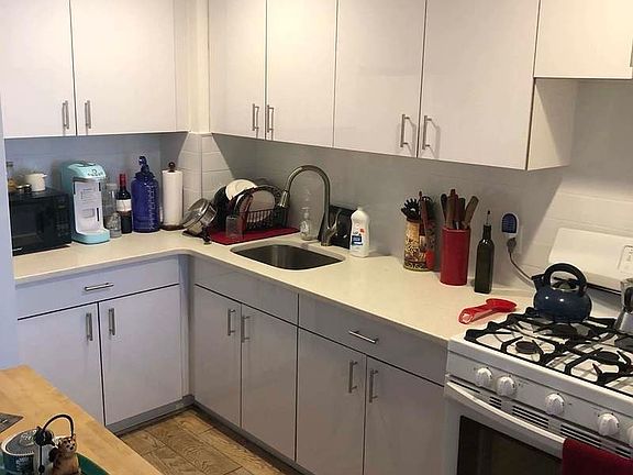 2nd image of 7 Bushwick Ct #1
