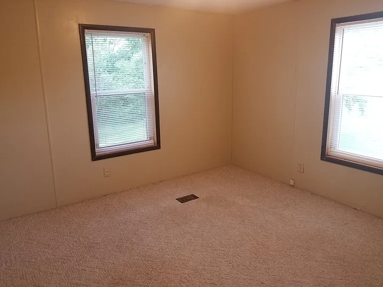 823 Doberman Ct SE — Photo 7