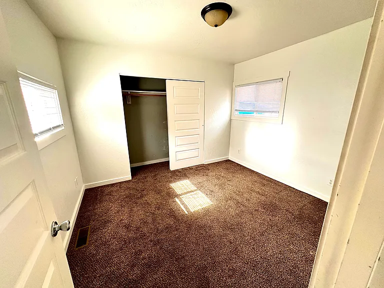 23 Rose Ave — Photo 21