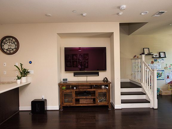 5th image of 546 Sandalwood Dr