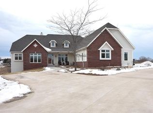 8869 Deer Run Dr, Allenton, WI 53002