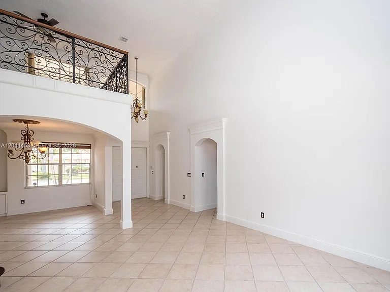 351 SW 184th Ter — Photo 10