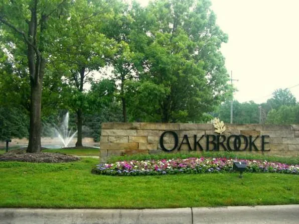 2835 Oakbrooke Ln, West Bloomfield, MI 48323