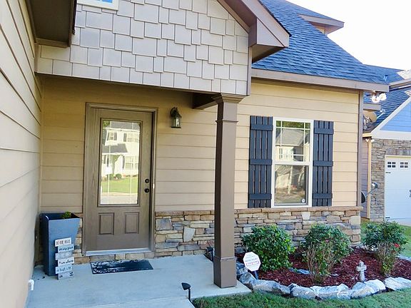 3rd image of 31 Hickory Heights Dr
