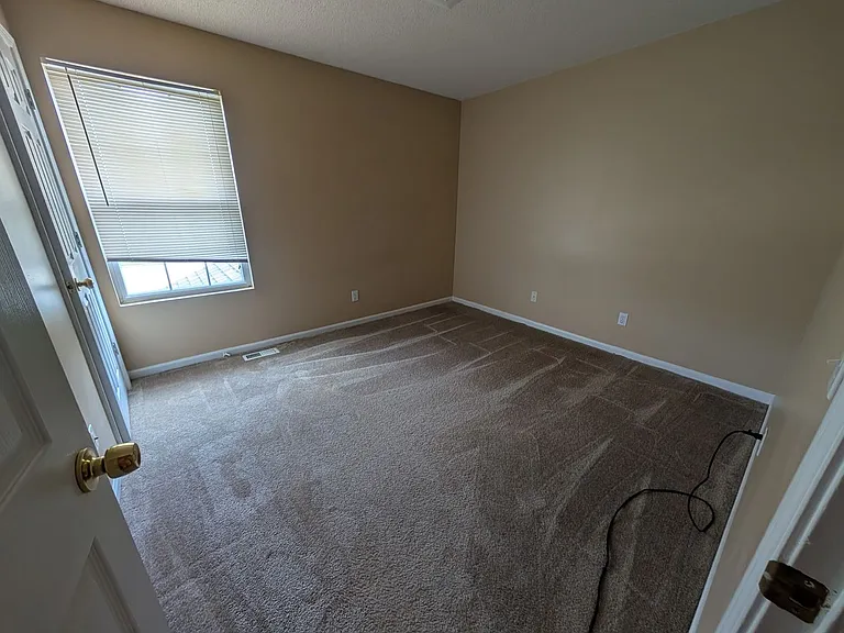 5005-5007 Geyser Blvd — Photo 6