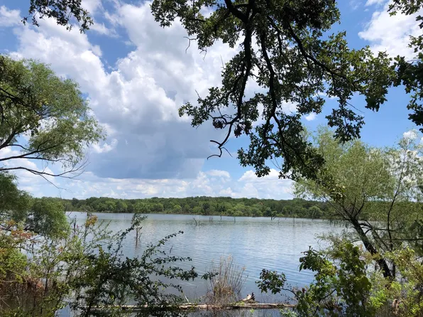 4 Sleepy Hollow Ln, Valley View, TX 76272