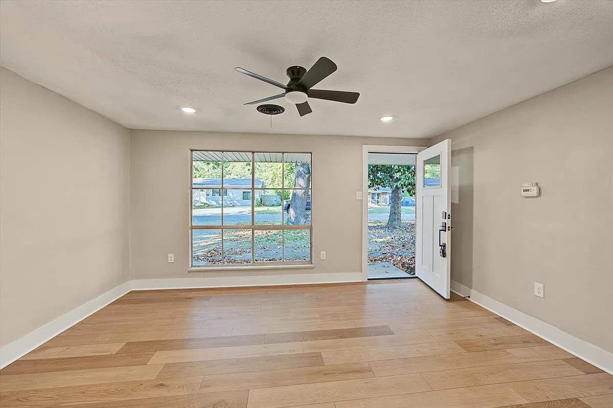 3 bed, 1080 sqft, $1,450 — Photo 2