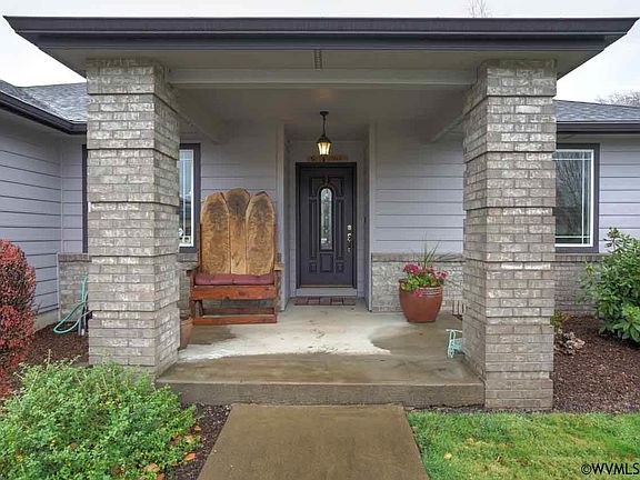 4th image of 915 Mountain River Dr