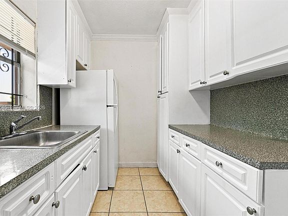 4th image of 1245 W 24th St APT 223