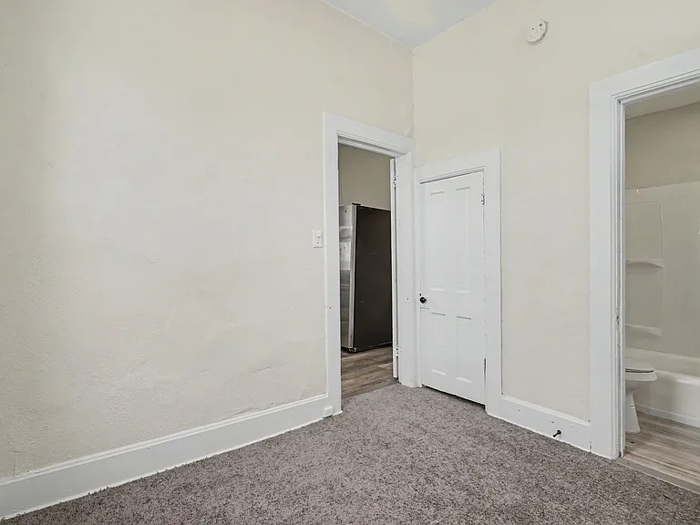 703 N Meade St — Photo 8