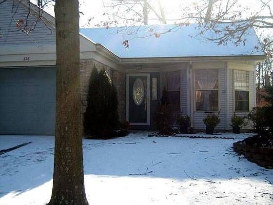 1st image of 626 Petunia Ln S