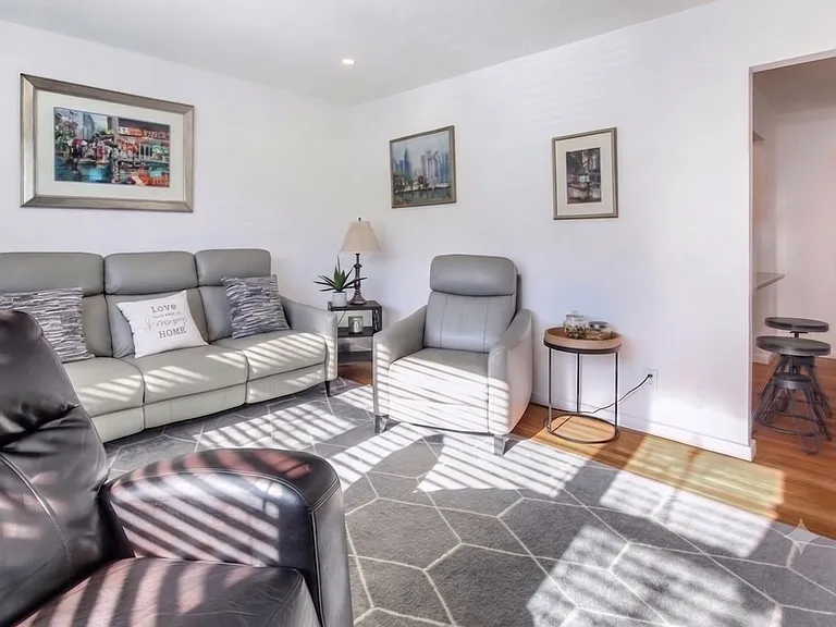 Living room virtually staged