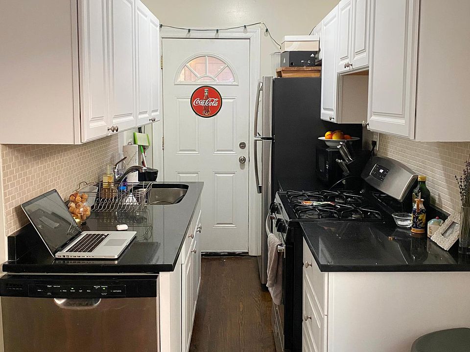 1st image of 837 1/2 W Cornelia Ave APT 2N