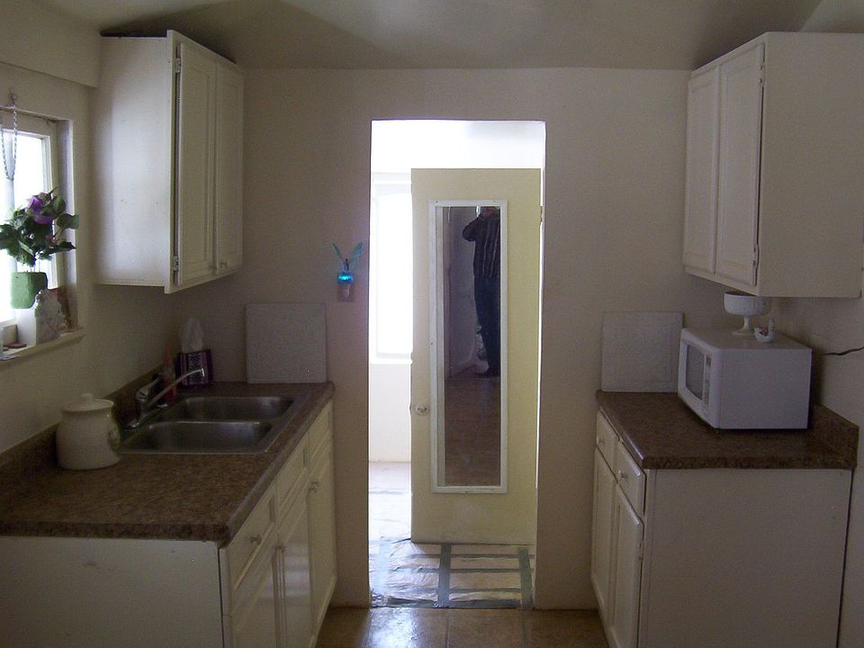 2nd image of 1111 W Fillmore St