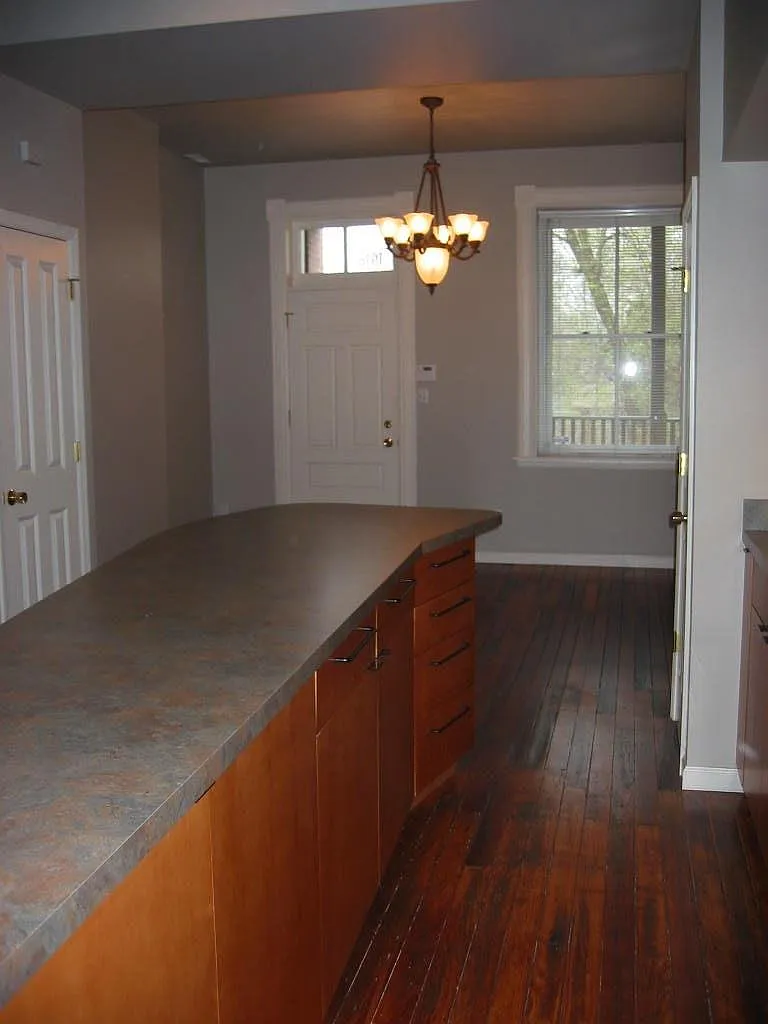 1918 Cherokee Street — Photo 2