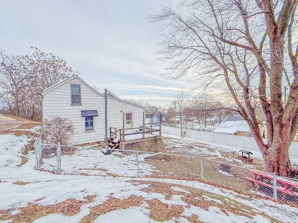 207 Vermont St, Pleasant Hill, IL 62366