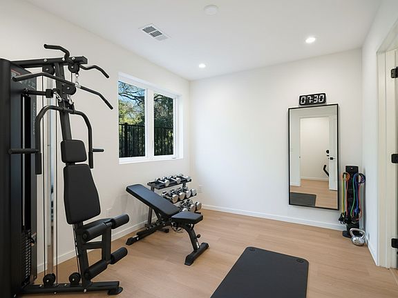 5th image of 4811 Denton Dr #105