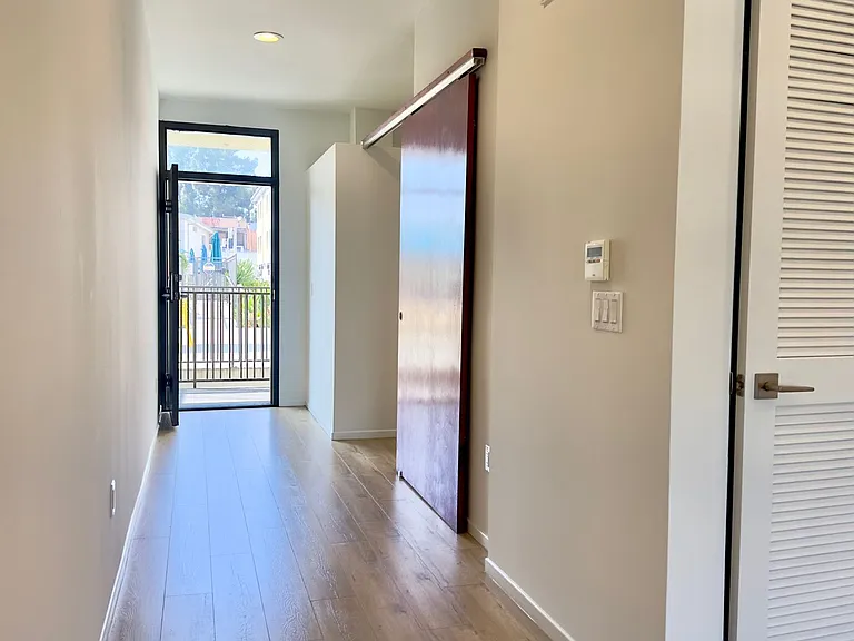 Echo Designer Loft Apartments — Photo 32
