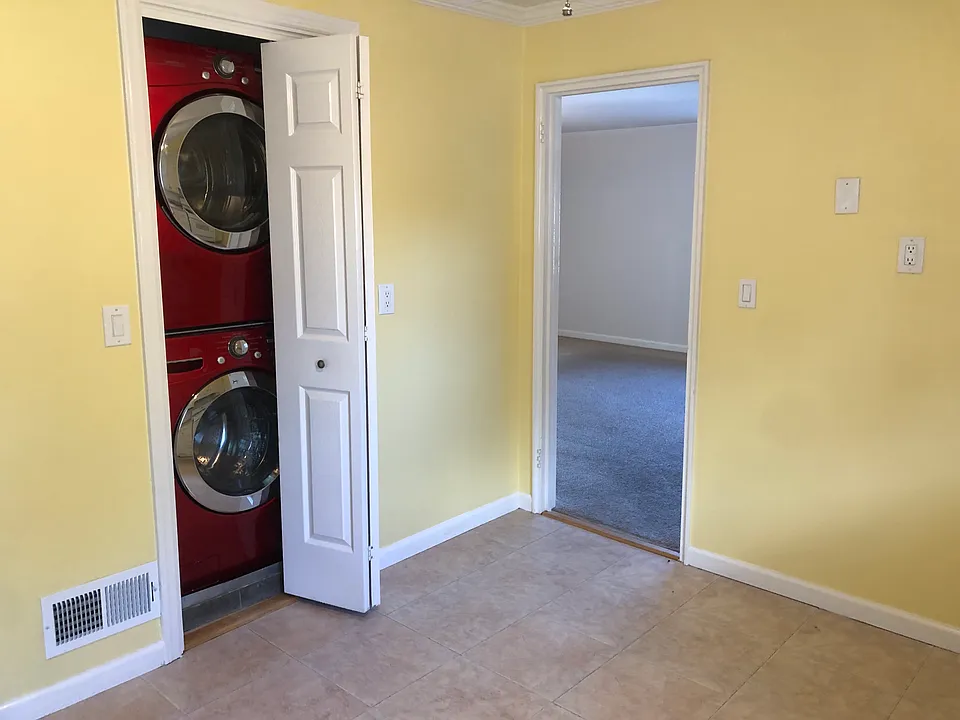 36 E Devonia Ave #1