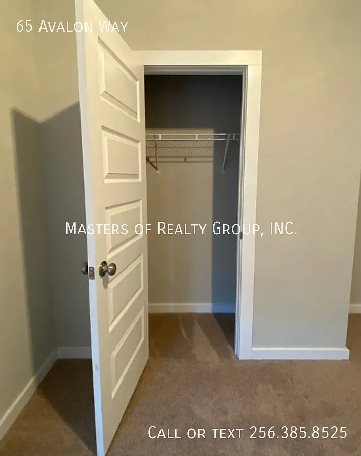 Lovely 3 Bedroom/2 Bathroom Home in Avalon Subdivision! — Photo 2