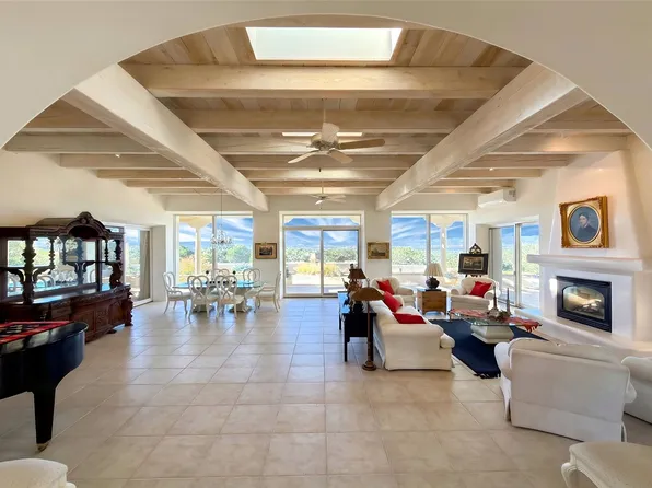 135 Chisholm Trl, Santa Fe, NM 87506