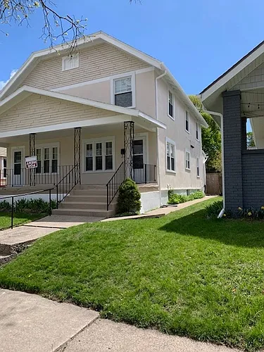 748 Crescent St NE Photo 1
