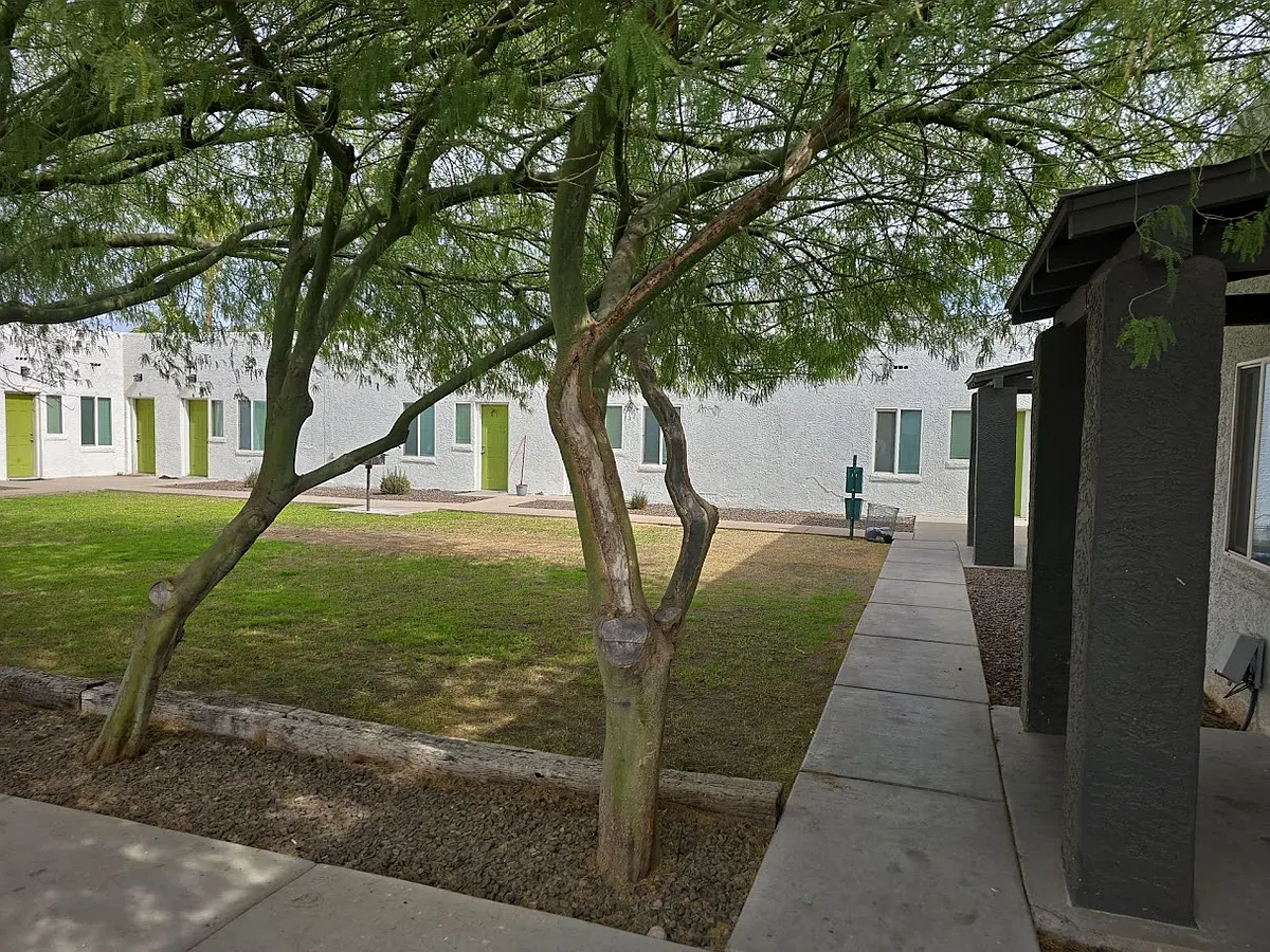 Building Photo - 646 N 10th Ave #A12