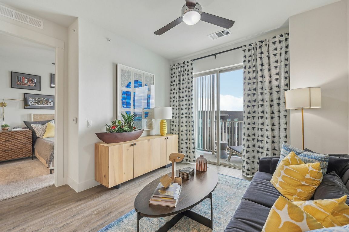 31-web-or-mls-N Lamar Blvd - Unit 507 - 006