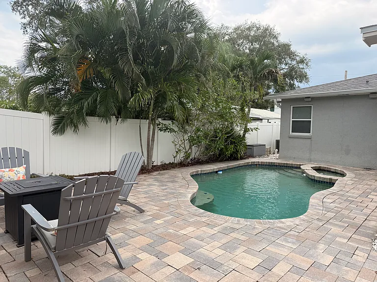 4202 W Palmira Ave — Photo 34