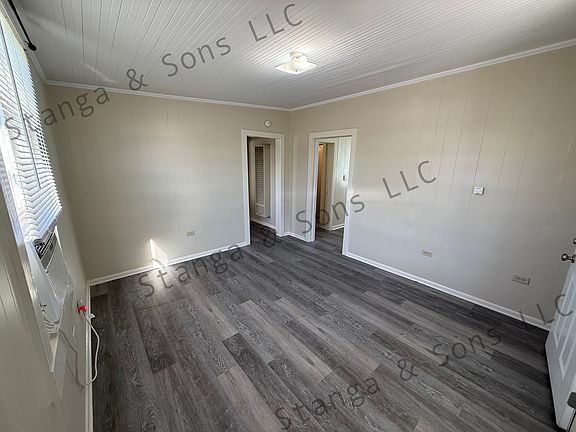 4th image of 1121A Henderson Ave