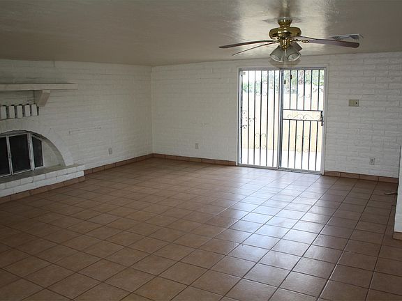 3rd image of 402 W Marcus Dr