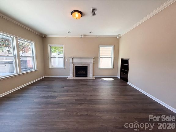 3rd image of 614 Dewey Ct