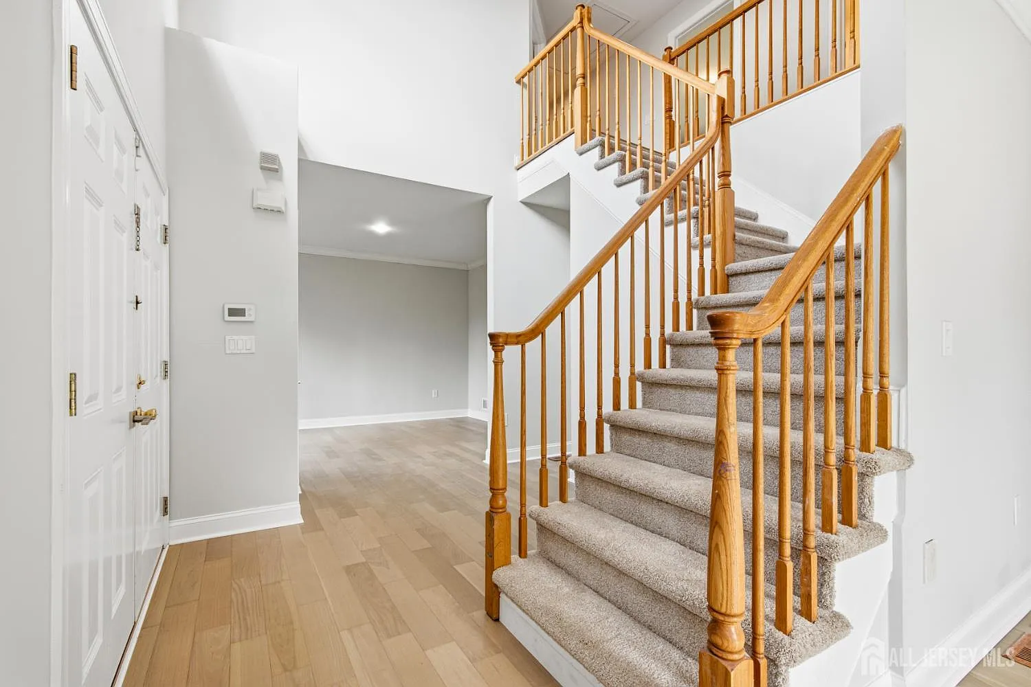 4 bed, 2.5 bath, 2516 sqft, $5,500 — Photo 2